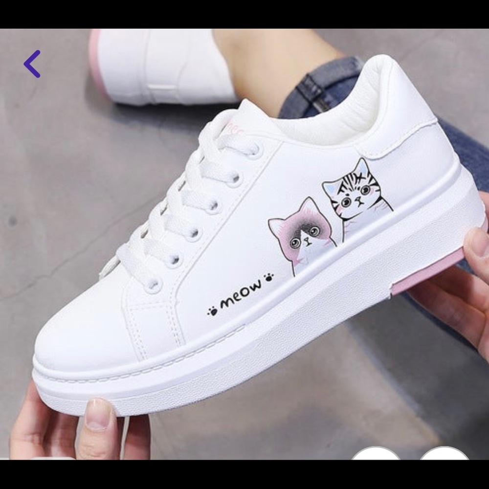 Cute white tennis shoe NWT